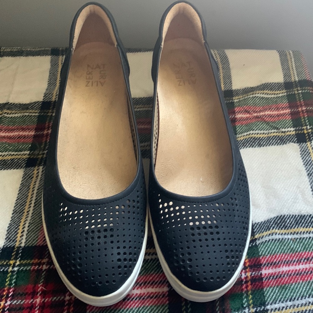 Naturalizer wedge slip ons 🖤🖤